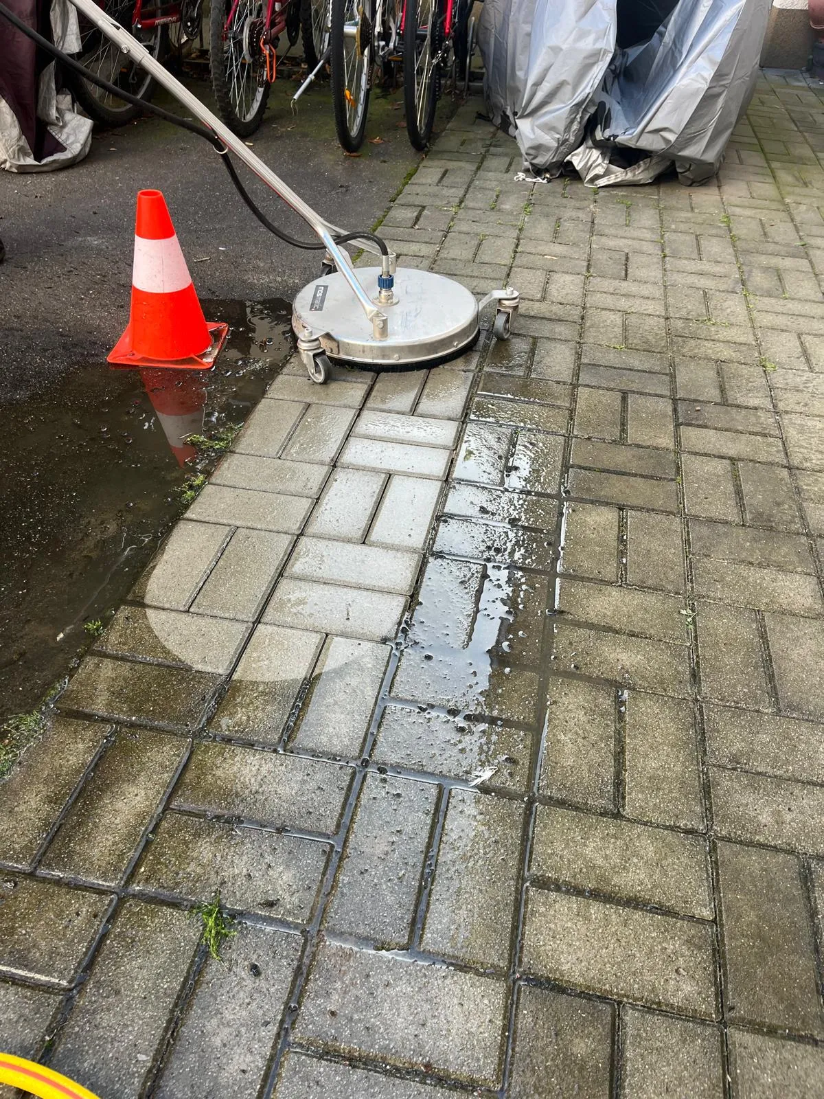 Profesjonalne mycie kostki brukowej